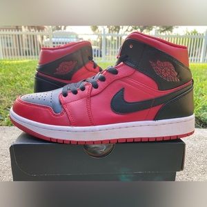 AIR JORDAN 1 MID REVERSE BRED. Size 8
